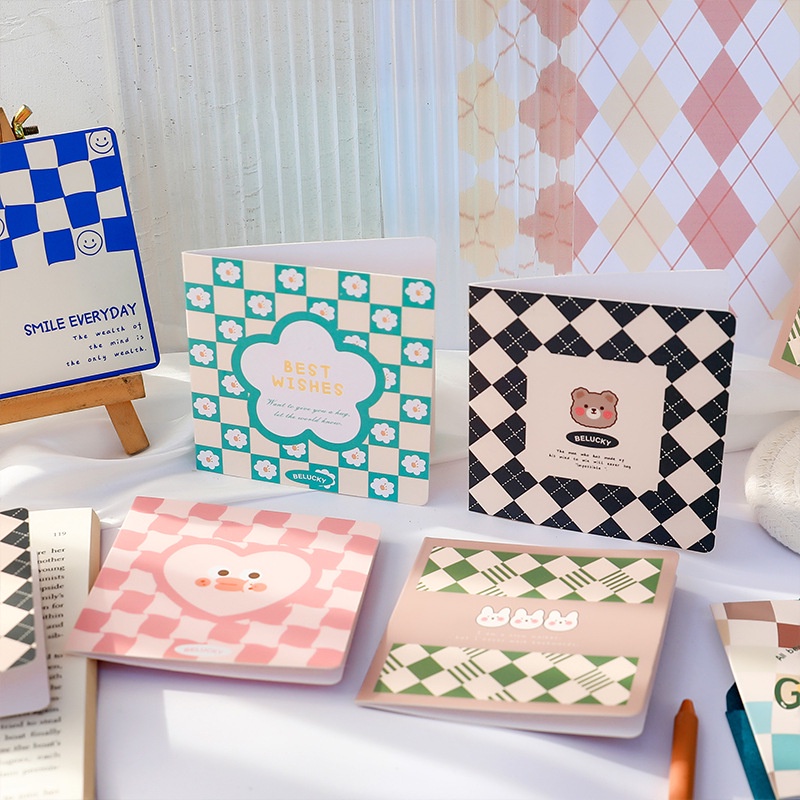 Thiệp dạng retro bao gồm bì thư và tem niêm phong purpleheartbora