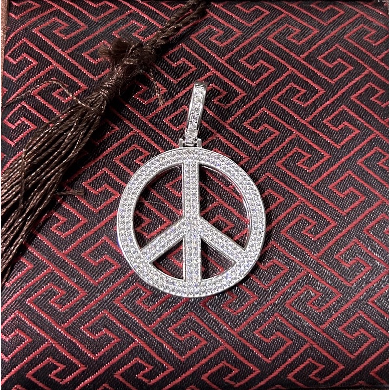 Mặt dây moschino