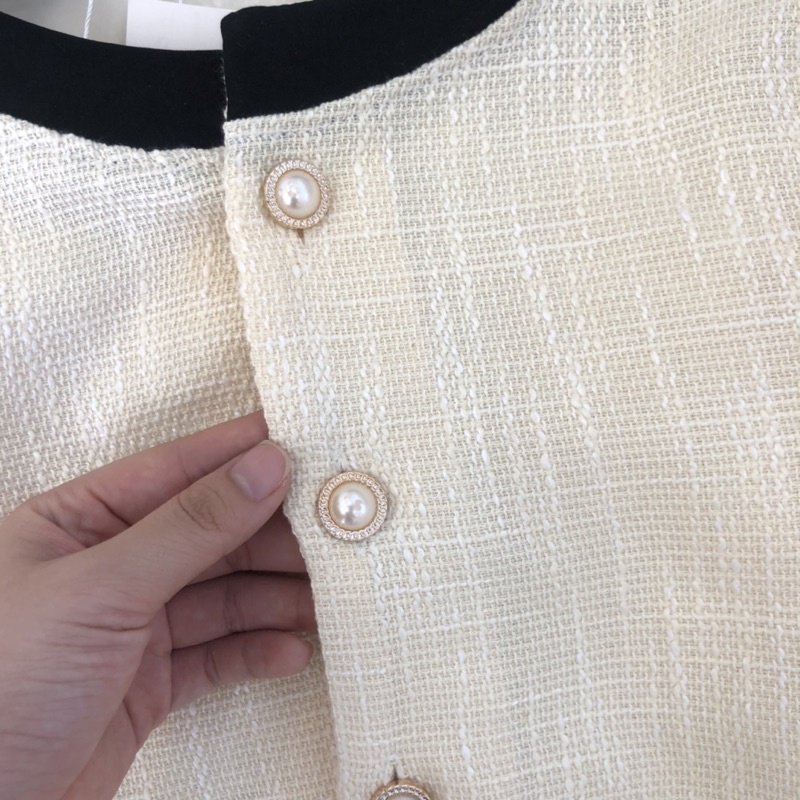 Set Dạ Tweed Viền Đen Kèm Nơ Ngực Tay Dài Chân Váy Chữ A Màu Trắng Tiểu Thư Sang Chảnh Bánh Bèo