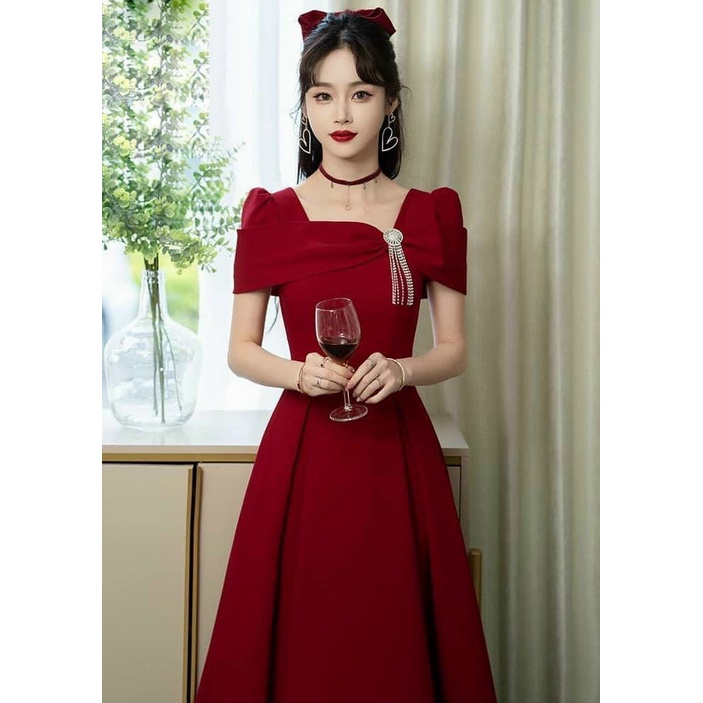 ĐẦM ĐỎ CHỨNG TỎ VỢ ANH - ĐẦM NHUNG CỨNG CỔ VUÔNG ÔM EO DÁNG DÀI XÒE CỰC MAY MẮN XINH ĐẸP CHÚC TẾT MỌI NHÀ ĐI TIỆC UP VLT