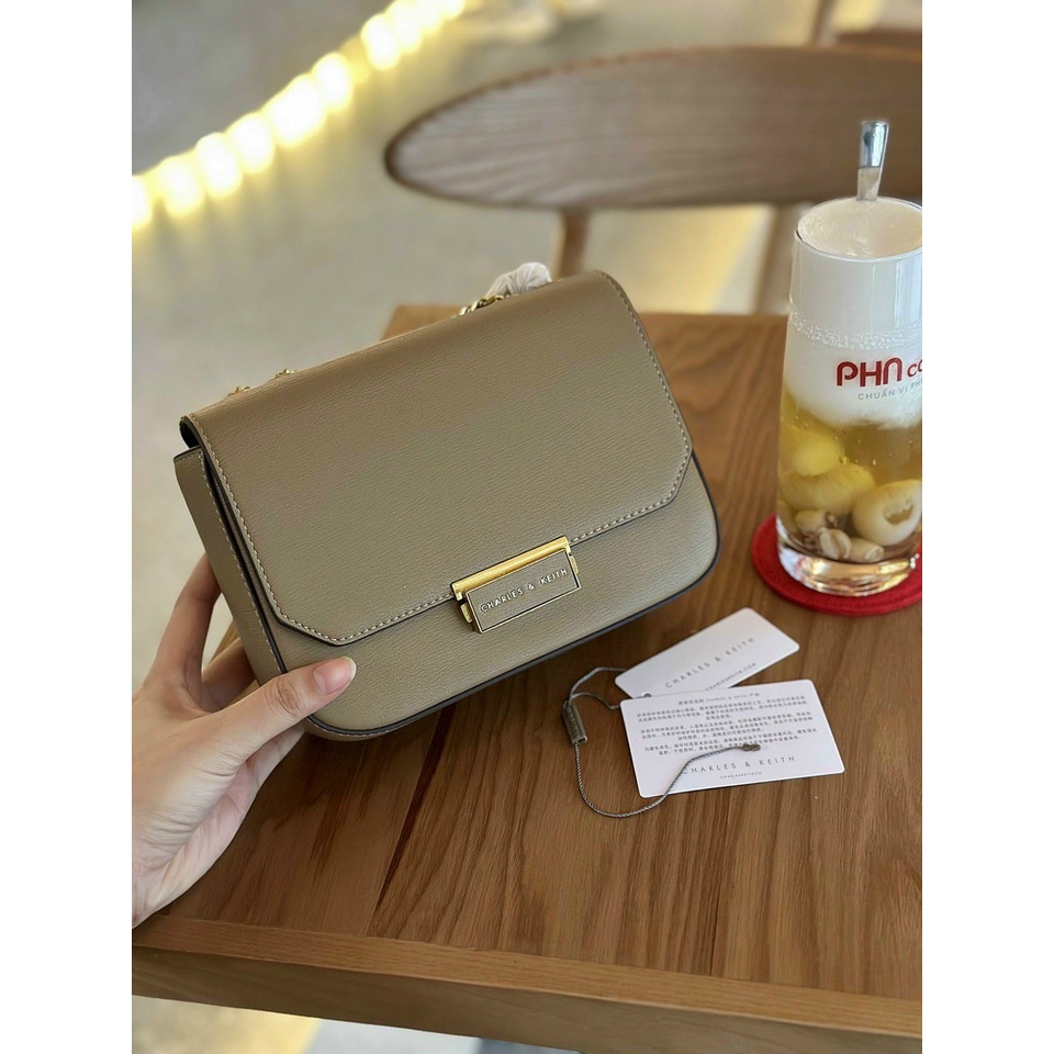 Túi đeo ví CHARLES KEITH CNK Push Lock Crossbody Bag xuất cao cấp