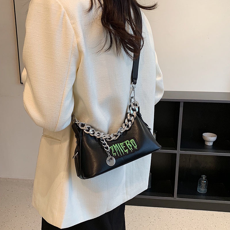 Túi Đeo Vai Màu Đen Phối Dây Xích Thời Trang 2023 Cho Bạn Gái
