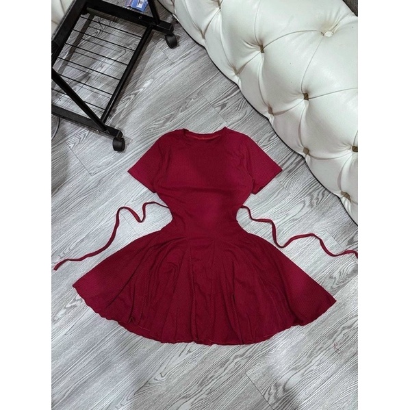 Đầm Đắp Cắt Vạt Dáng Xoè Tay Ngắn Khoét Lưng Thắt Dây