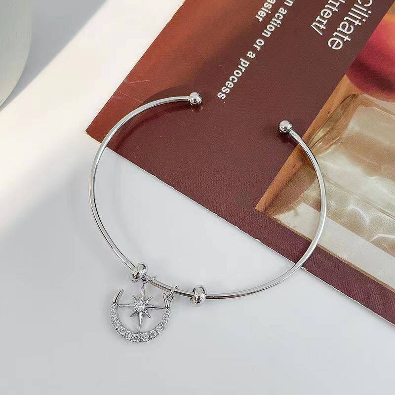 Vòng Tay Kim Loại Mặt Trăng Và Ngôi Sao Màu Bạc Thời Trang Cho Nữ