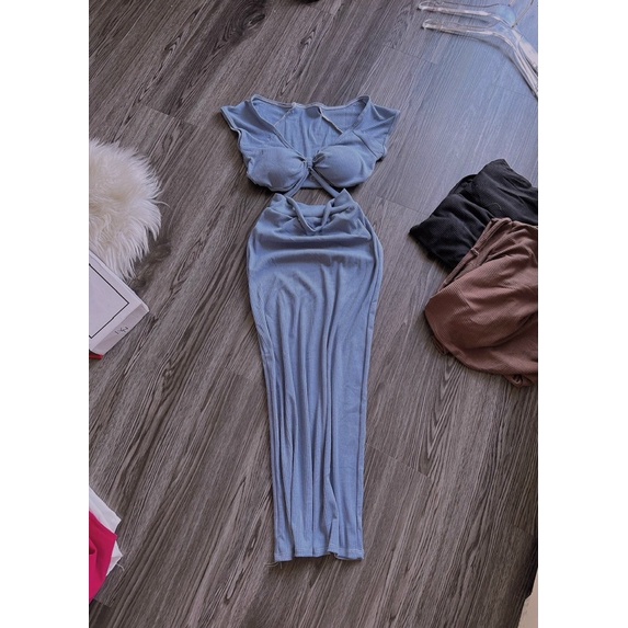 Đầm Body Tay Ngắn Gân Nơ Khoét Ngực Dáng Dài