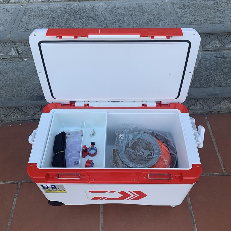 Thùng đựng cá câu đài đa năng daiwa 32L - 38L đế bám mọi địa hình