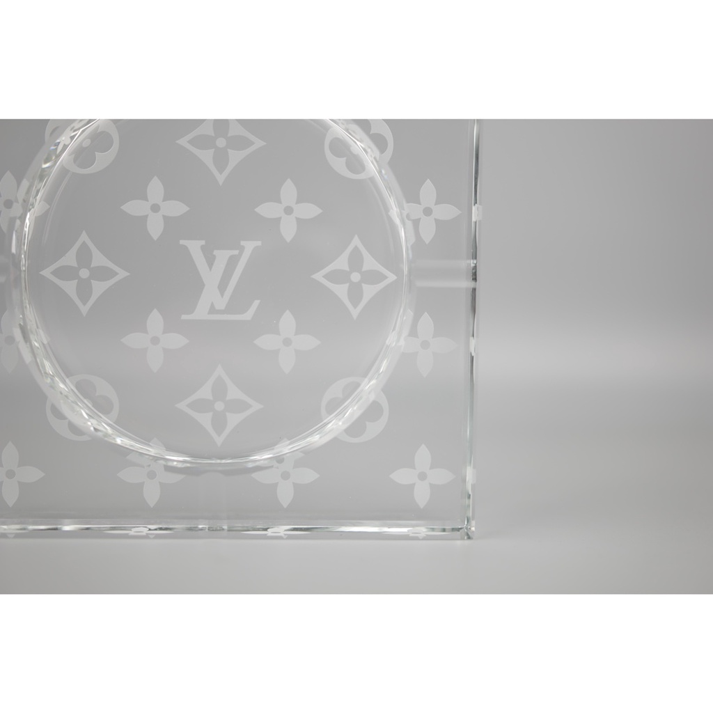 Gạt Tàn Thủy Tinh Cao Cấp Lv Presbyopic!