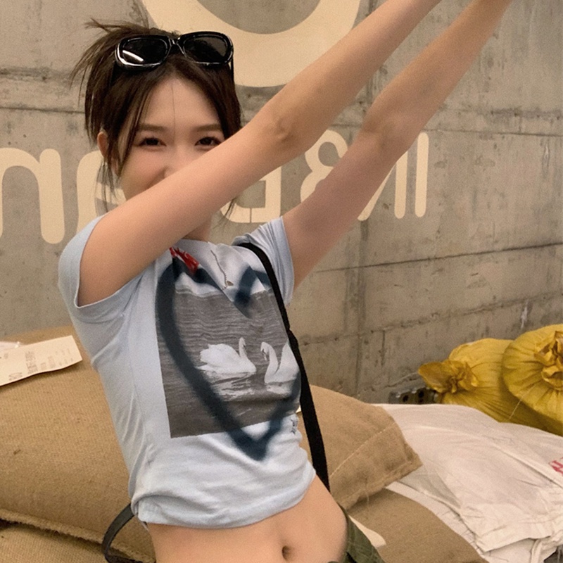 IELGY   Áo Thun Nữ Ngắn Tay In Hình Trái Tim