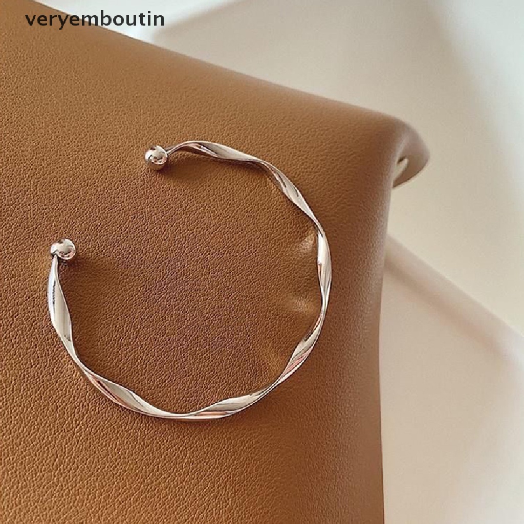 Vòng Tay Kim Loại Dạng Xoắn Phong Cách Cổ Điển Cao Cấp Đơn Giản Có Thể Điều Chỉnh Dành Cho Nữ