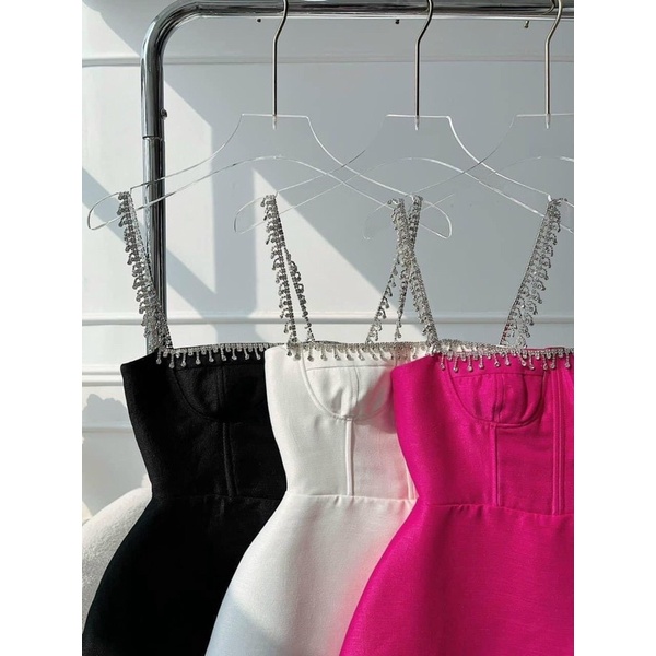 Đầm Hai Dây Đá