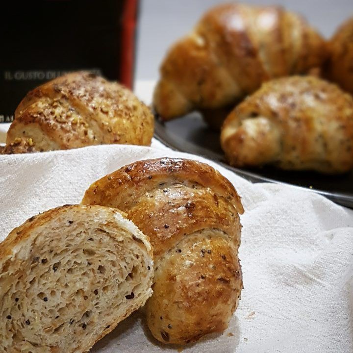 Bánh croissant nguyên cám ( set 5 bánh lớn)