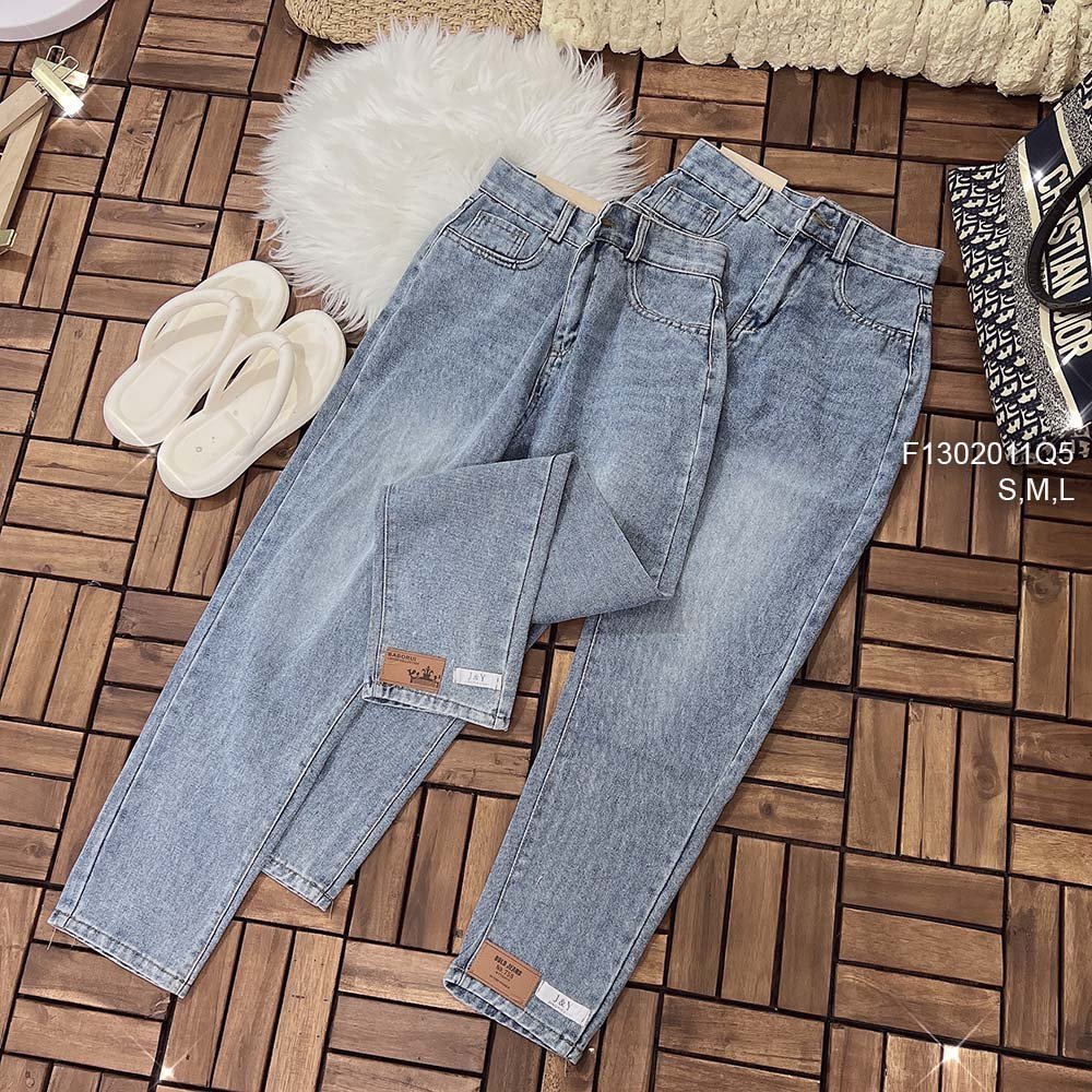 Quần jean baggy phối lai gắn mác chữ lưng cao!