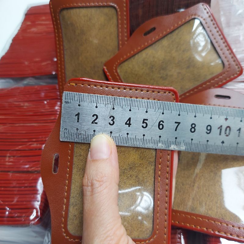 Thẻ đeo bảng tên, bao thẻ da nhân viên, học sinh siêu bền đẹp dẻo dai, có thẻ đeo ngang và thẻ đứng kích thước nhỏ gọn