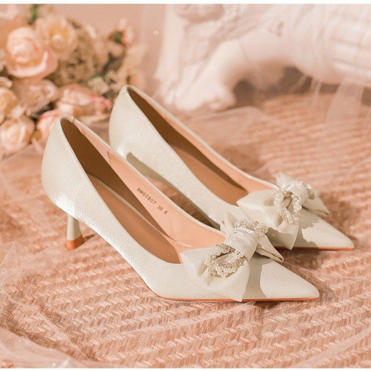 Giày Cao Gót Mũi Nhọn Vải Satin Đính Nơ Thời Trang Pháp Cho Cô Dâu