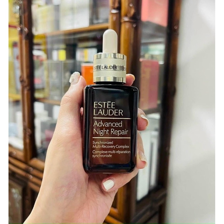 Serum trẻ hóa da Estee Lauder.