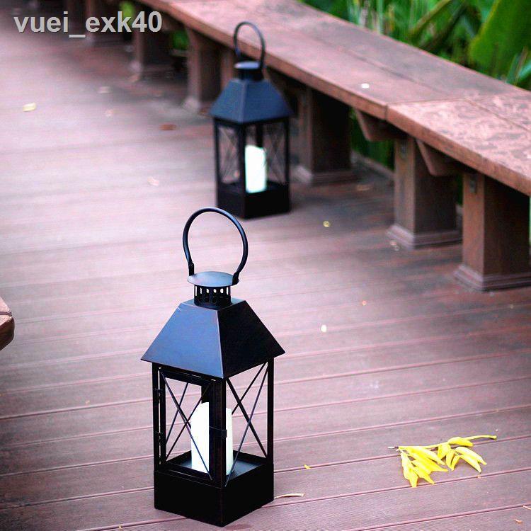 ∏Phong Cách Châu Âu Sắt Rèn Retro Sàn Đơn Giản Chống Gió Đèn Di Động Đèn Trang Trí Đám Cưới Đạo Cụ Trang Trí Đường Dẫn N