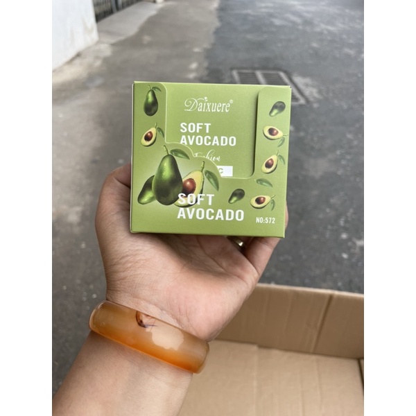 Son dưỡng môi tinh chất bơ