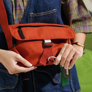 Túi chéo CHÚT - Bag - gạch/đen