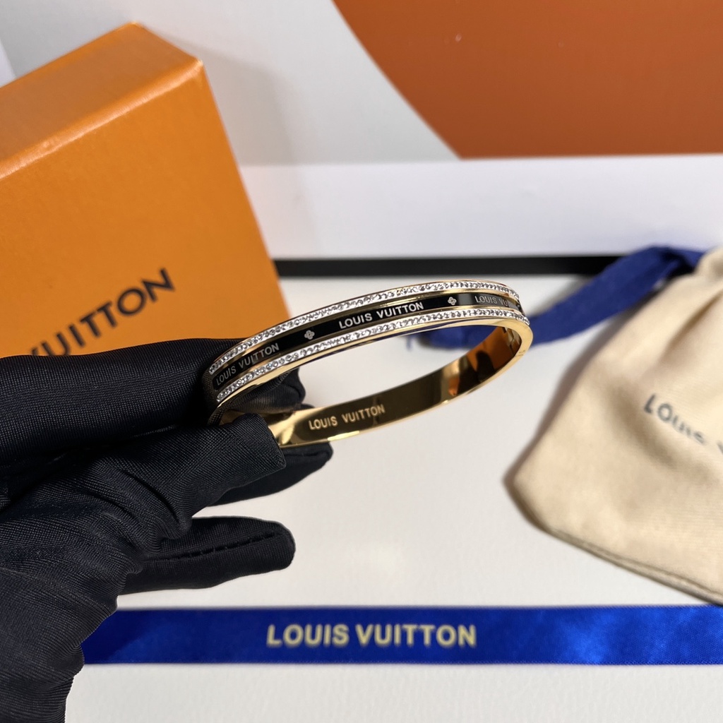 Vòng Tay Louis Vuitton Bằng Thép Titan Họa Tiết LV Monogram