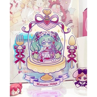 Miku Strawbeery standee 15cm và móc khoá epoxy