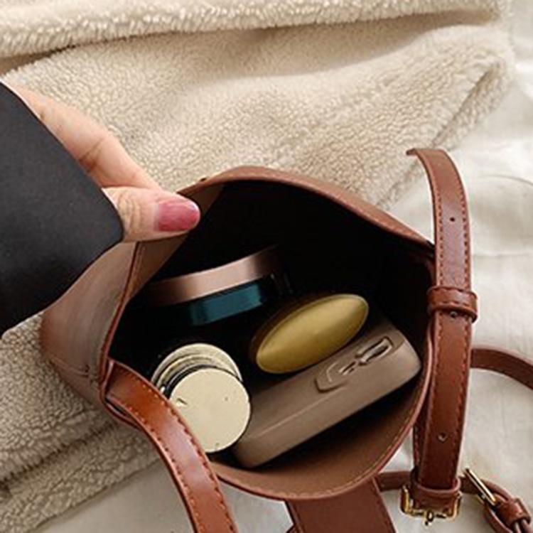 Túi đeo chéo IELGY dáng vuông nhỏ phong cách harajuku cổ điển dễ phối đồ đơn giản xinh xắn dành cho nữ