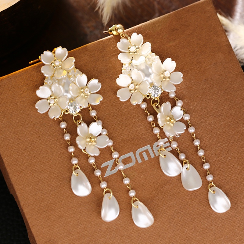 Khuyên Tai Tua Rua Hình Hoa Lily Phong Cách Hàn Quốc Mới