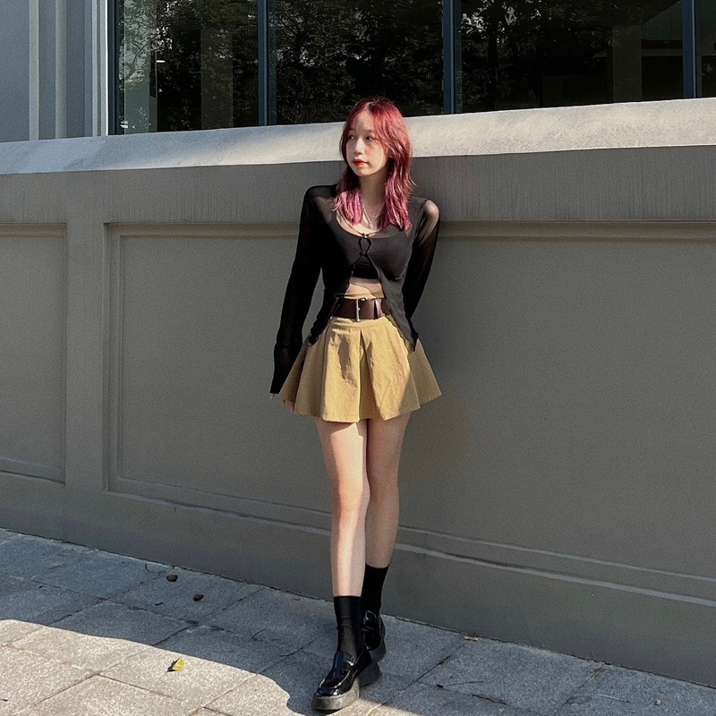 Chân váy chữ A xếp ly cạp cao kèm đai