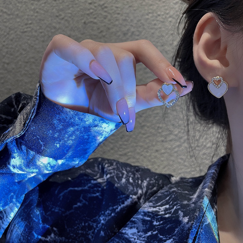 Khuyên Tai Hình Trái Tim Không Đối Xứng Kiểu Dáng Ngọt Ngào