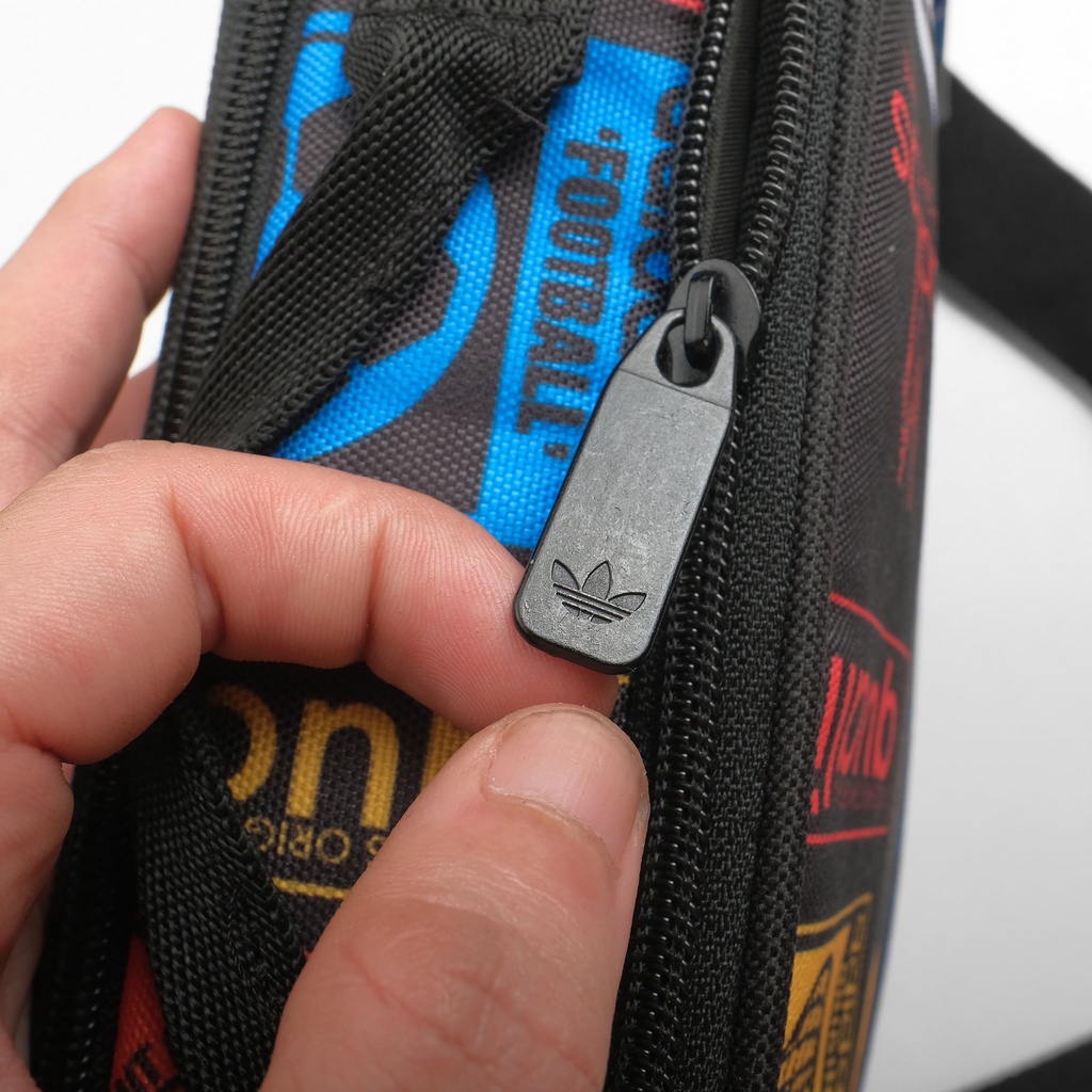 Túi đeo chéo form ngang  họa tiết logo cá tính, chất liệu chống thấm AD005