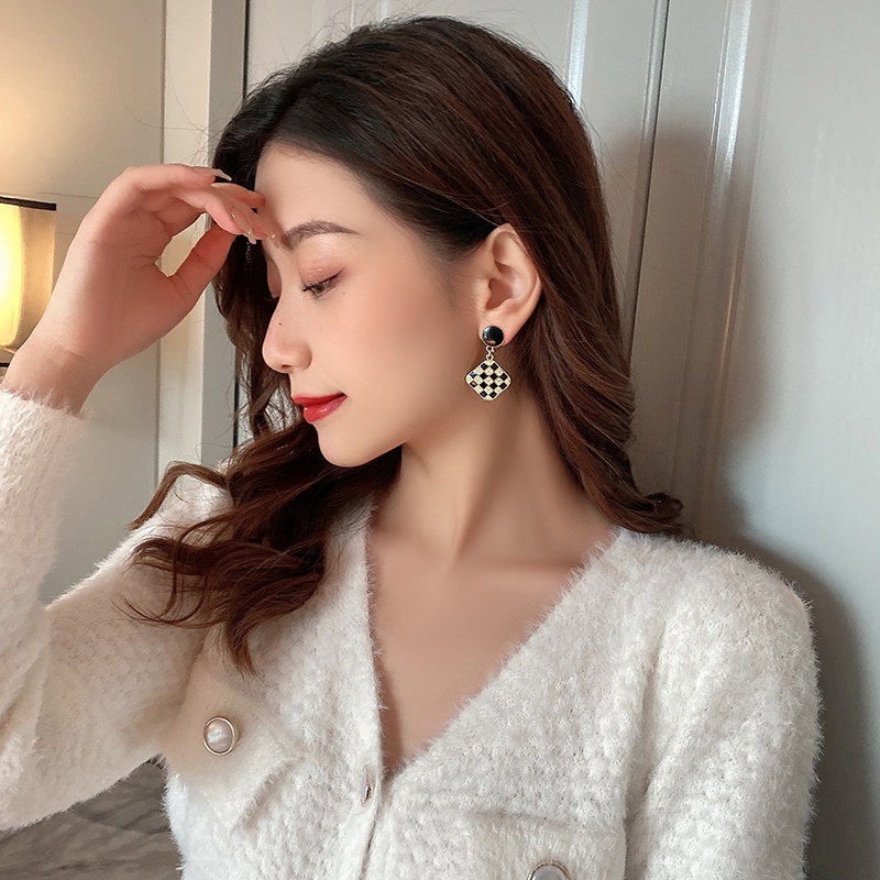 Bông Tai Hình Vuông Đính Ngọc Trai Trắng Đen Sang Trọng