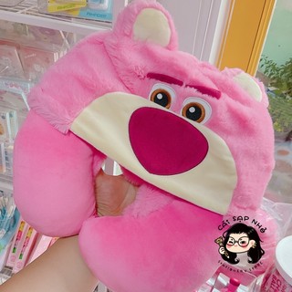 Gối chữ U kèm mũ họa tiết gấu dâu dễ thương miniso