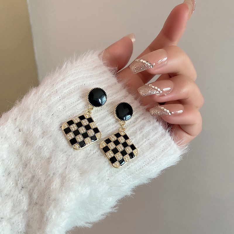 Bông Tai Hình Vuông Đính Ngọc Trai Trắng Đen Sang Trọng