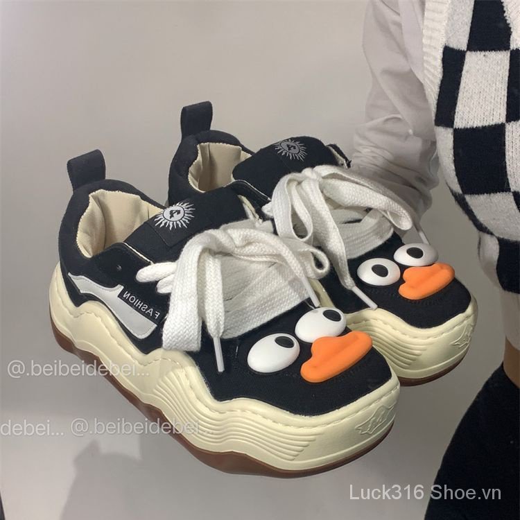 Giày Sneaker Đế Phẳng Dày Dặn Họa Tiết Chú Vịt Dễ Thương Thời Trang Thu Đông 2023