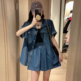 Áo khoác jeans lửng tay ngắn và quần short thời trang cho nữ