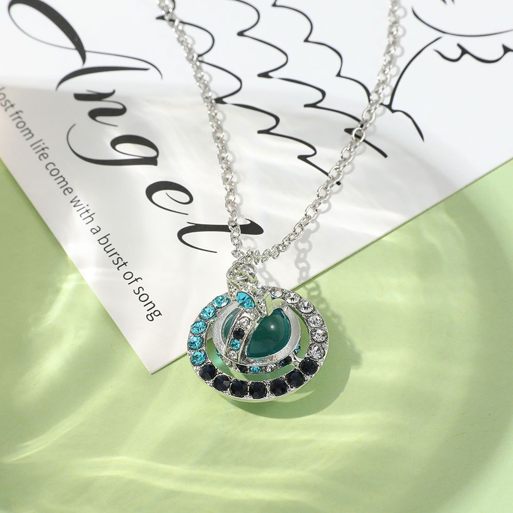 Vivienne Westwood Vòng cổ Mặt Gỗ Vivienne Westwood Cao Cấp Sang Trọng