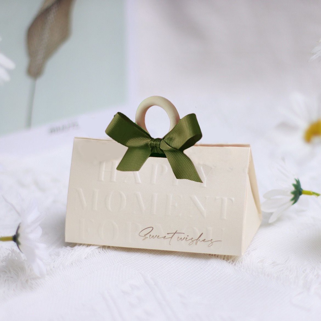 Set 10 / 50 Hộp Đựng Kẹo Cưới Hình Tam Giác Thắt Nơ Màu Vàng Champagne