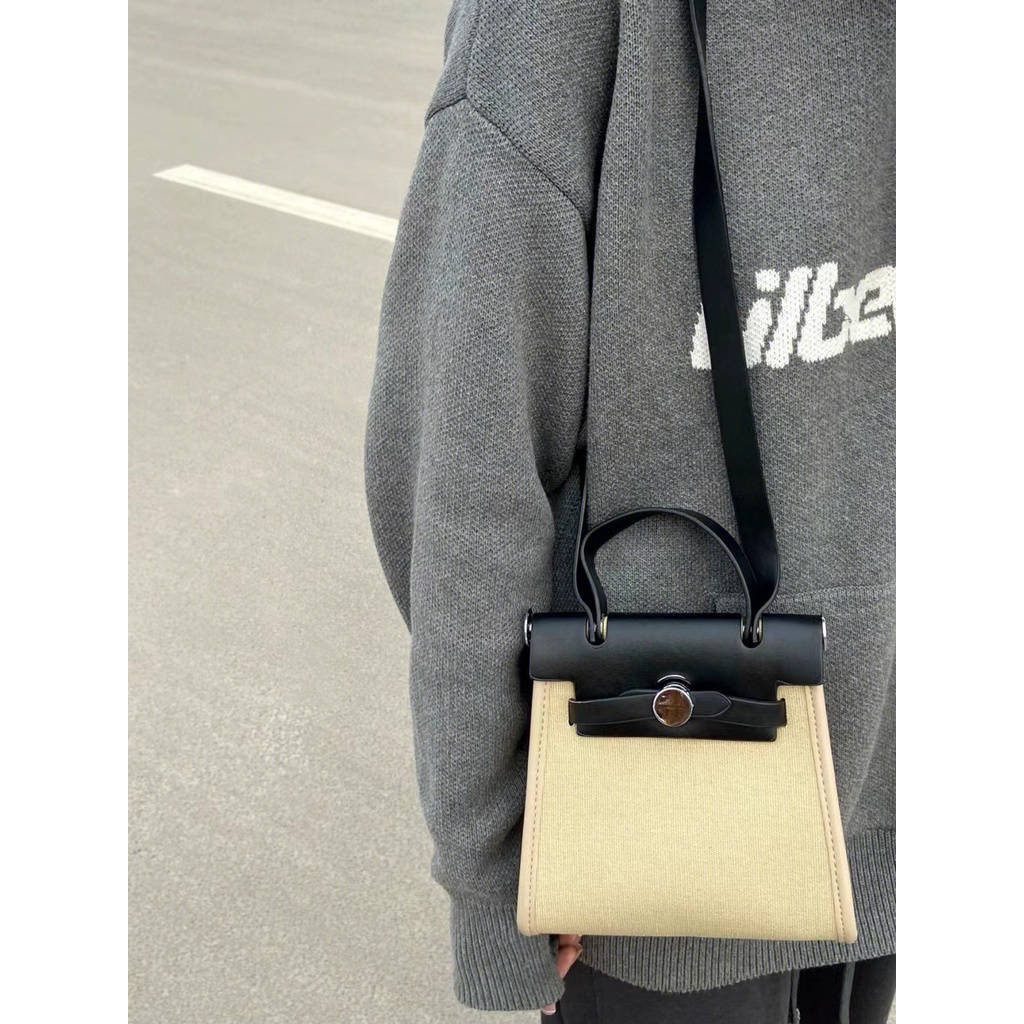 Túi Đeo Chéo Kylie Chất Liệu Canvas Phối Màu Thời Trang 2022 Cho Nữ