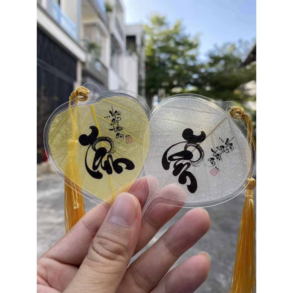 - Lá bồ đề in chữ Thư Pháp - Món quà mang đến May Mắn, Bình an - Kích cỡ 6x9cm