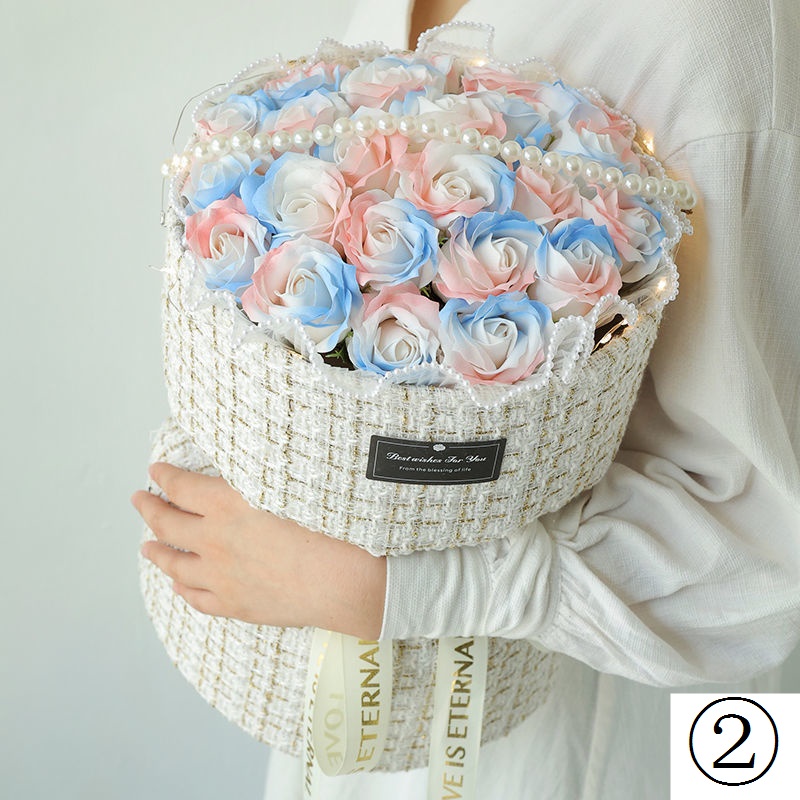 Bó Hoa Hồng Sáp Màu Xanh Dương Lạnh Làm Quà Tặng Sinh Nhật Cho Bạn Gái