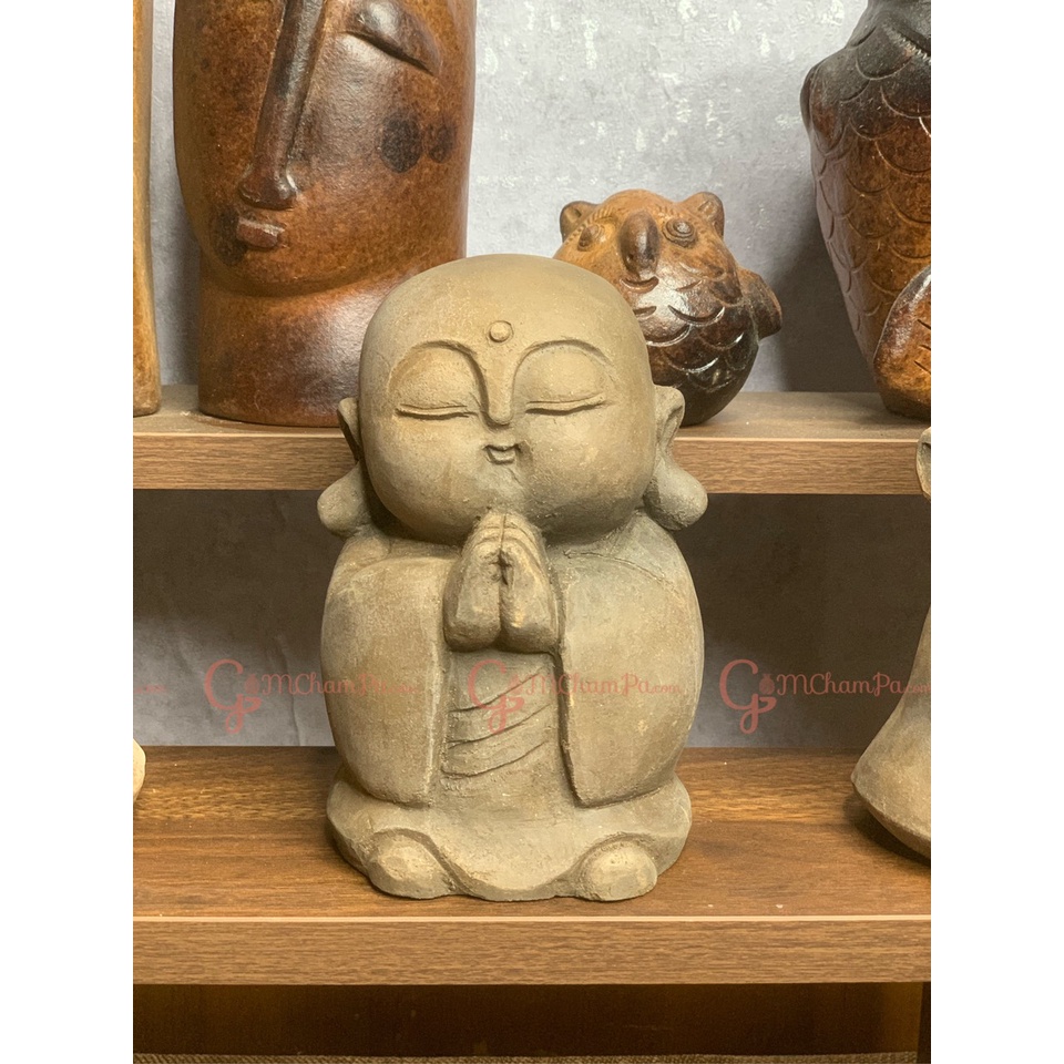 Tượng gốm chú tiểu chắp tay, tượng gốm chăm bàu trúc size 15cm