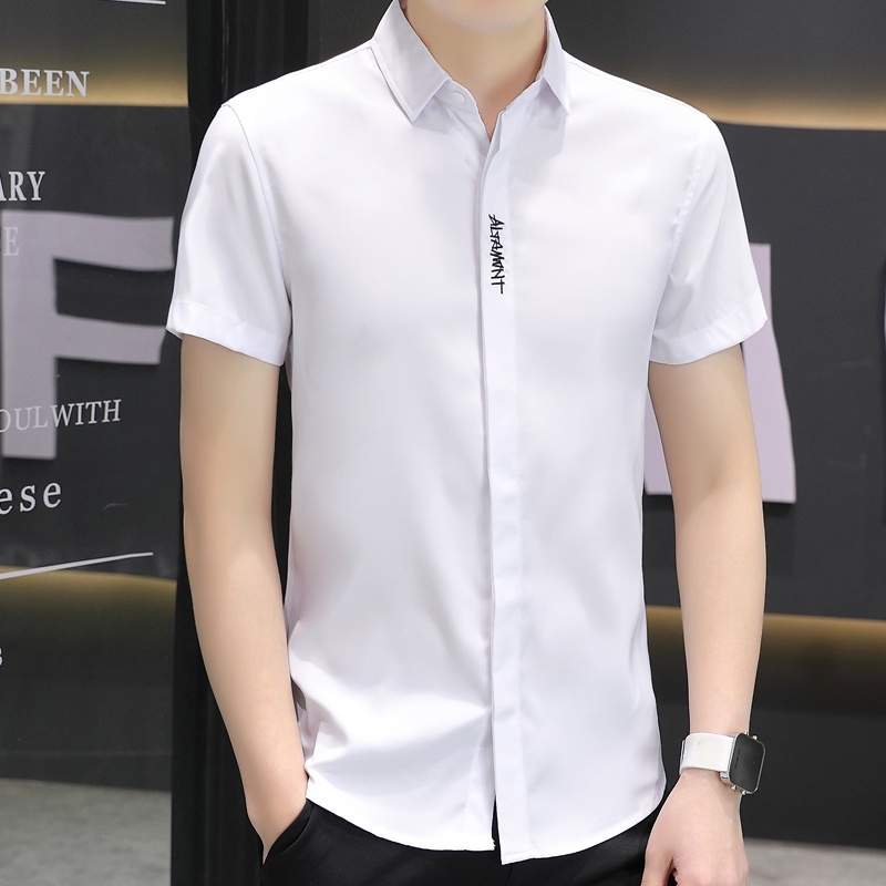 Áo Sơ Mi Lụa Lạnh Mỏng Ôm Dáng Màu Trơn Thêu Chữ Phối Nút Màu Đen / Trắng / Xanh Lá / Xanh Dương Kiểu Hàn Quốc Thời Trang Mùa Hè Cho Nam