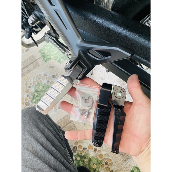 Gác chân yamaha Cnc