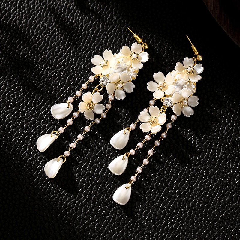 Khuyên Tai Tua Rua Hình Hoa Lily Phong Cách Hàn Quốc Mới