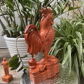 Tượng con gà gỗ hương