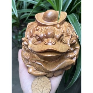 Tượng con cóc gỗ bách thơm