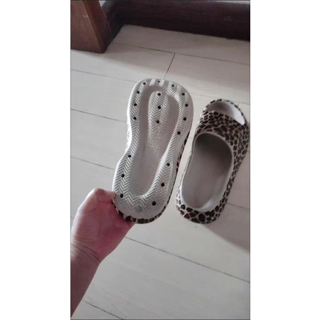 Dép bánh mì quai ngang đế dày nữ hoạ tiết da beo báo đốm phong cách Mai Music,Dép quai ngang tăng chiều cao