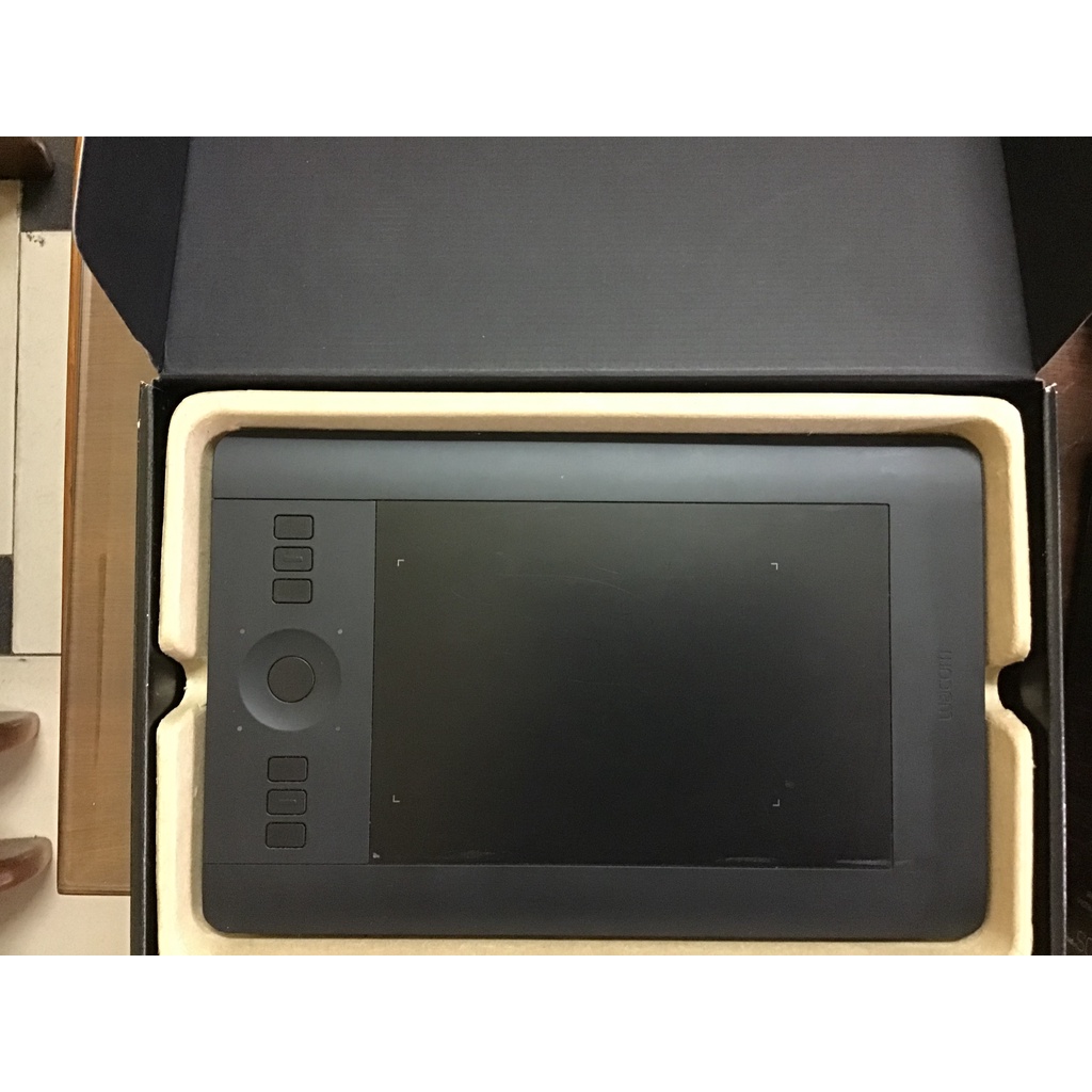 Bảng vẽ Wacom intuos pro S PTH-451