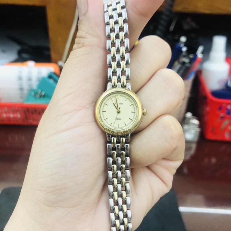 Đồng hồ nữ si nhật dáng lắc tay hiệu Seiko Lucent, dây khoá zin