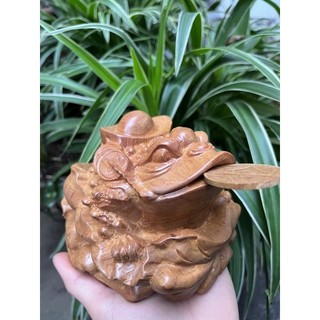 Tượng con cóc gỗ bách thơm