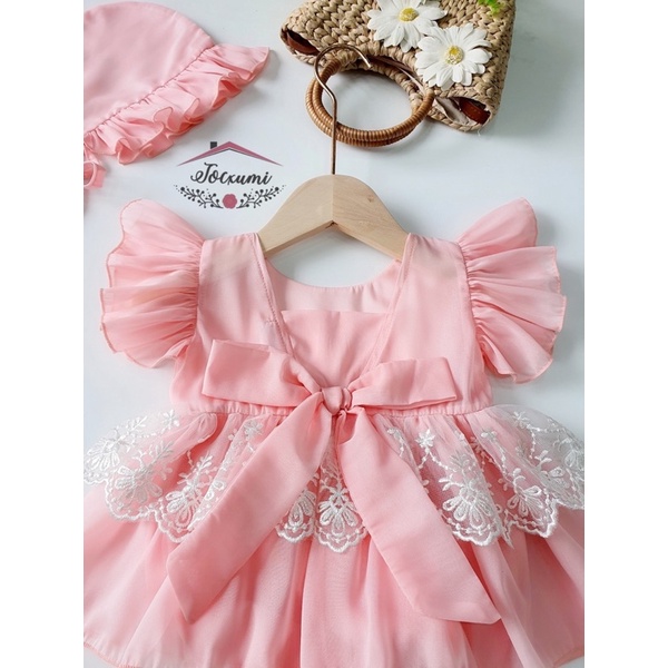 Bộ liền thân hồng cánh tiên nơ lưng viền ren trắng cao cấp - Tocxumi